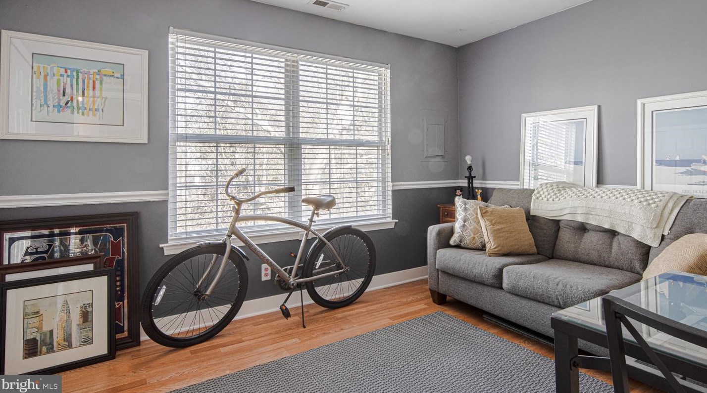 68 Crestmont Dr, West Deptford NJ  08051-2161 exterior