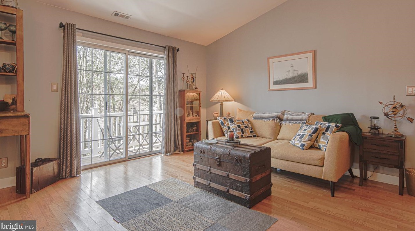 68 Crestmont Dr, West Deptford NJ  08051-2161 exterior