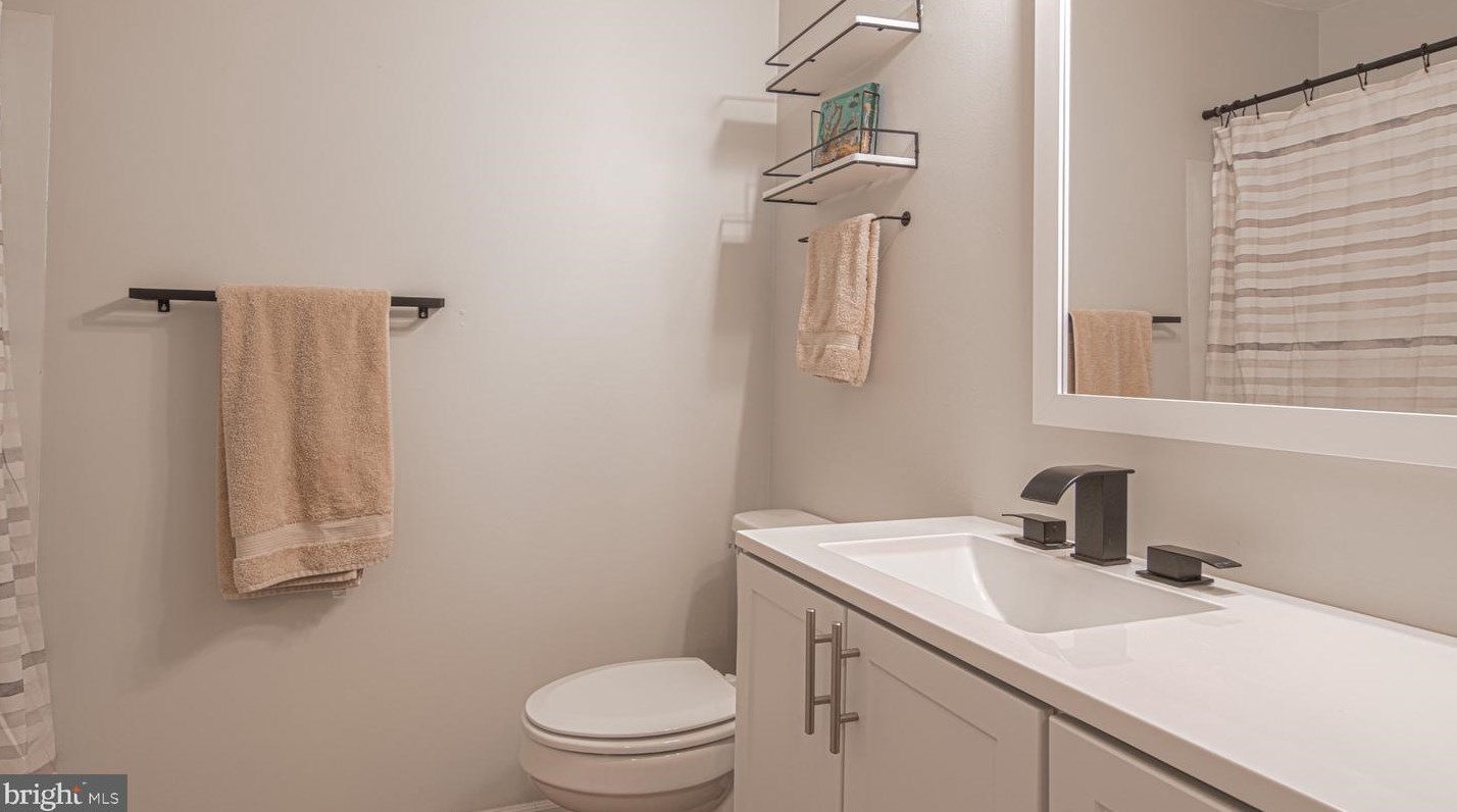 68 Crestmont Dr, West Deptford NJ  08051-2161 exterior