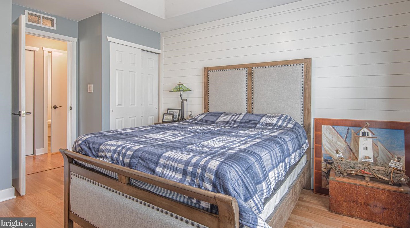 68 Crestmont Dr, West Deptford NJ  08051-2161 exterior