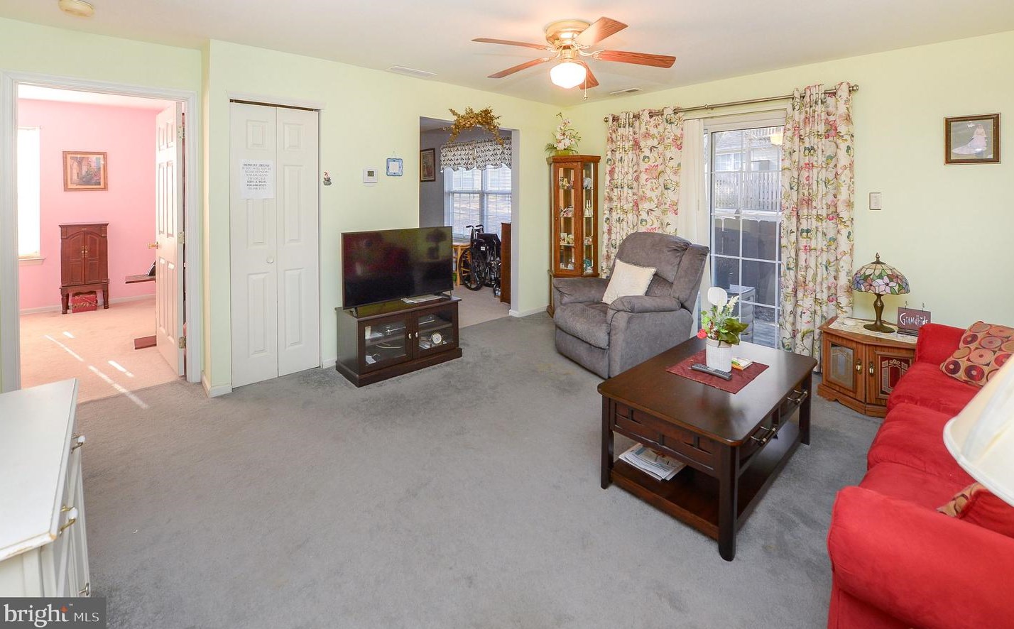 1262 Tristram Cir, West Deptford, NJ 08051-2249