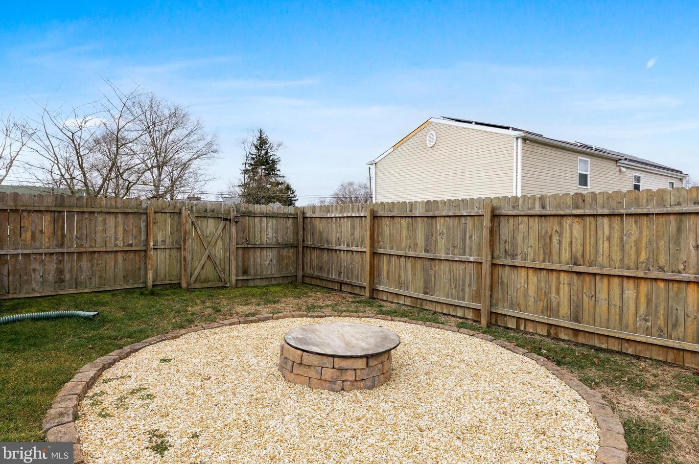 276 Madison Rd, West Deptford NJ  08051-1210 exterior