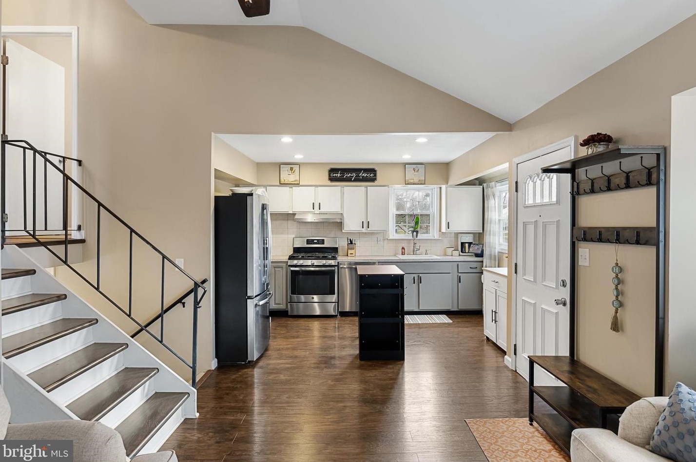 276 Madison Rd, West Deptford NJ  08051-1210 exterior