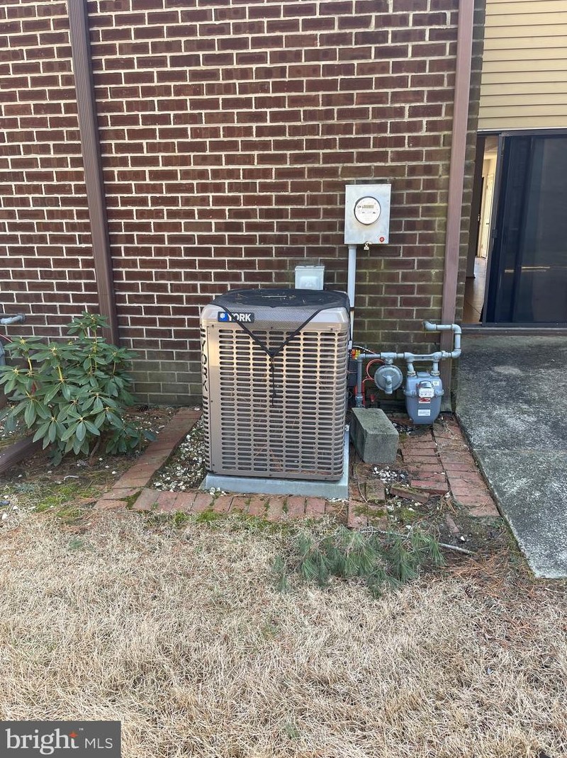 22 Buckthorn Ct, West Deptford NJ  08096-2916 exterior