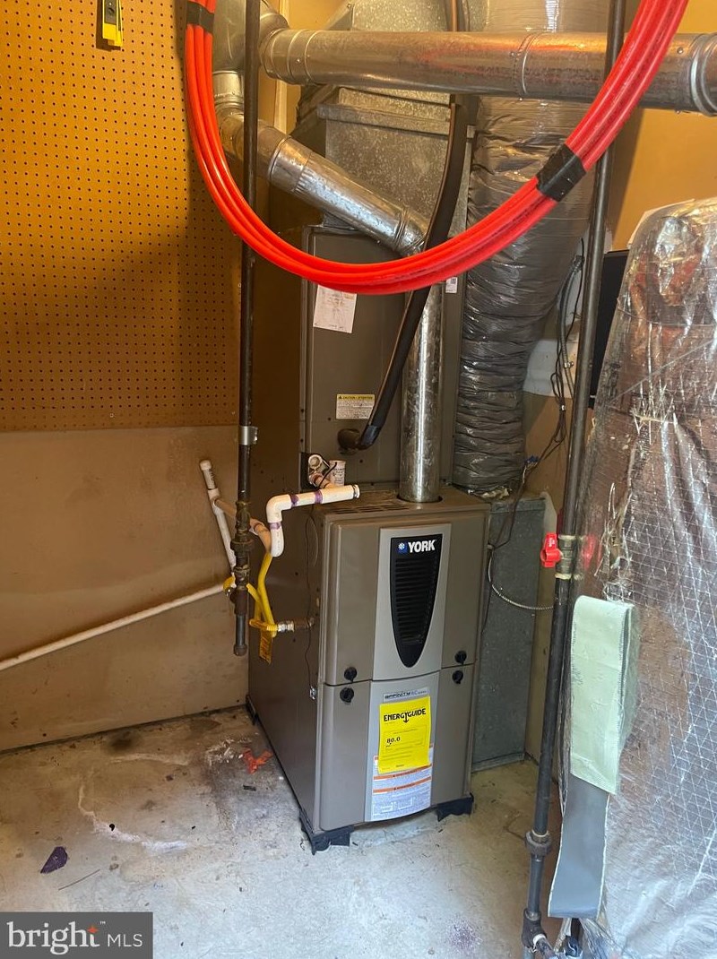 22 Buckthorn Ct, West Deptford NJ  08096-2916 exterior