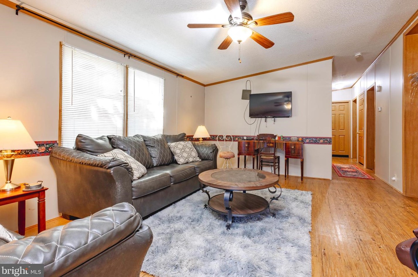 207 Oriole St, West Deptford NJ  08066-3022 exterior