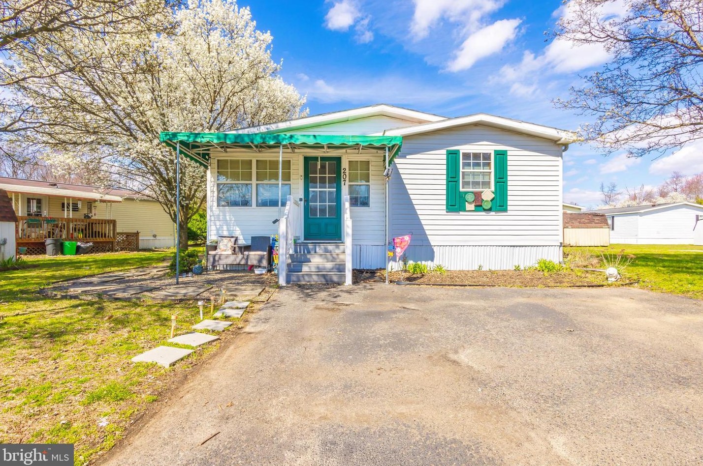 207 Oriole St, West Deptford NJ  08066-3022 exterior