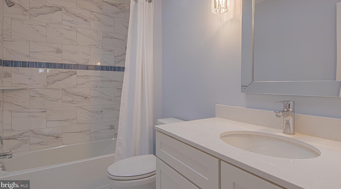 424 2 St, West Deptford NJ 08086-3095 exterior