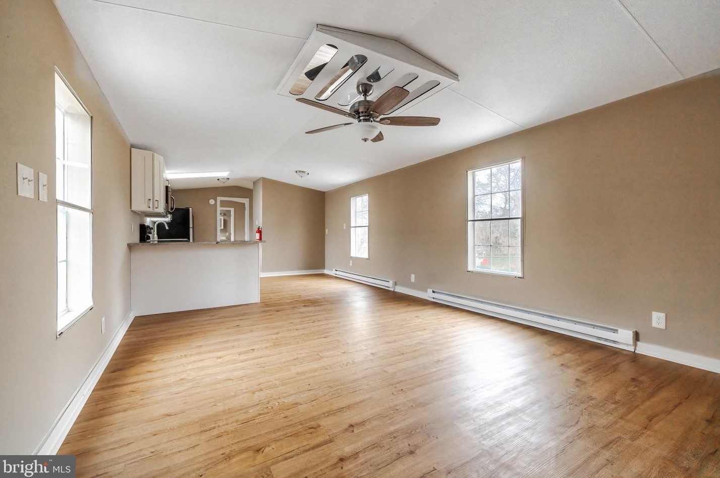 67 Monroe Ave, West Deptford, NJ 08051