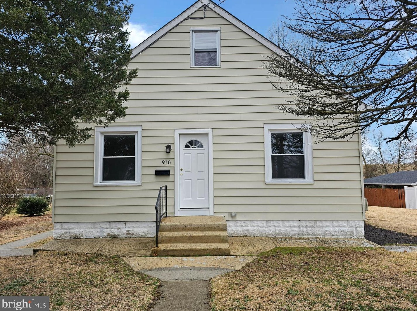 916 Woodlawn Ave, West Deptford, NJ 08063-1724