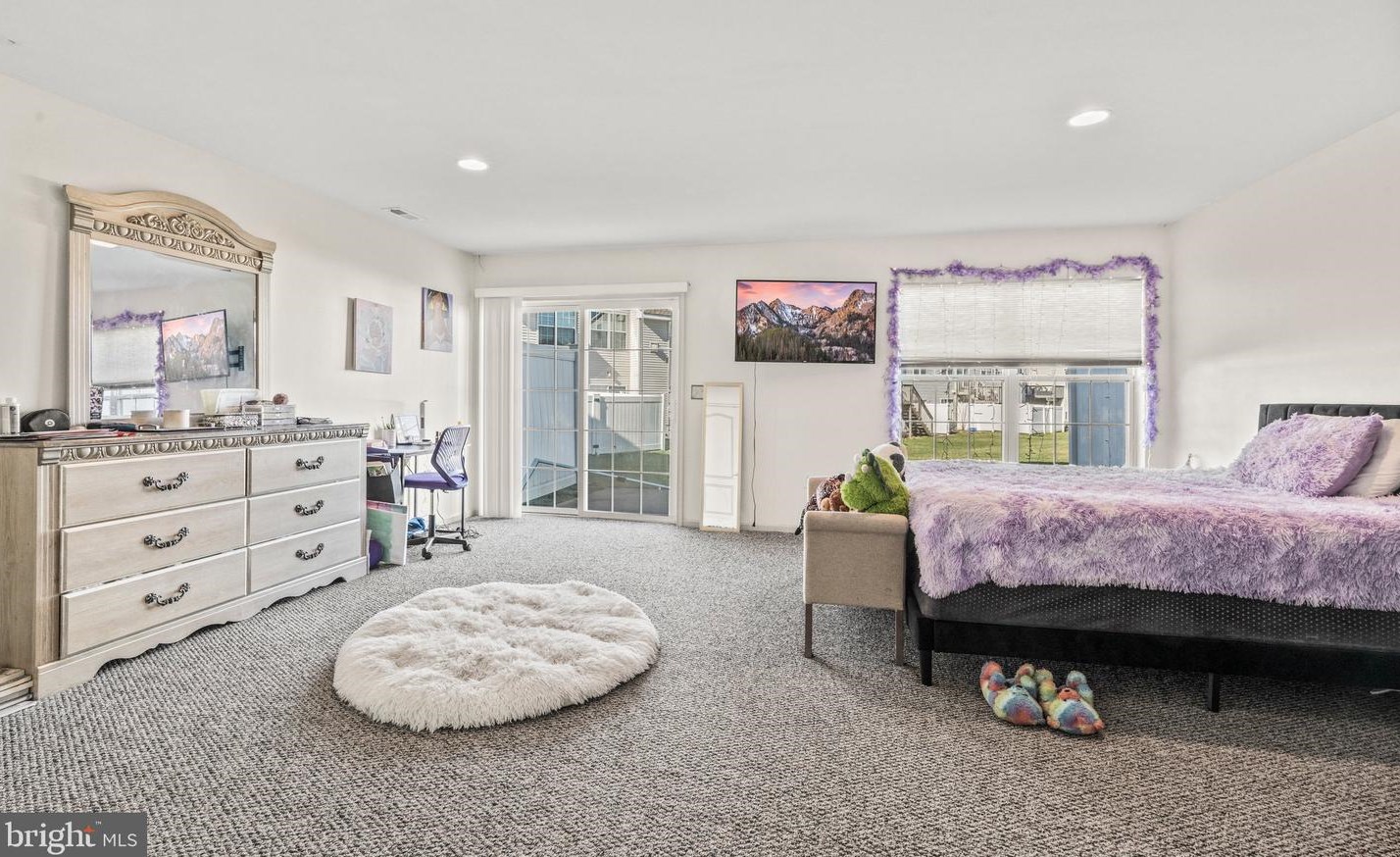 1008 Buckingham Dr, West Deptford NJ  08086-3812 exterior