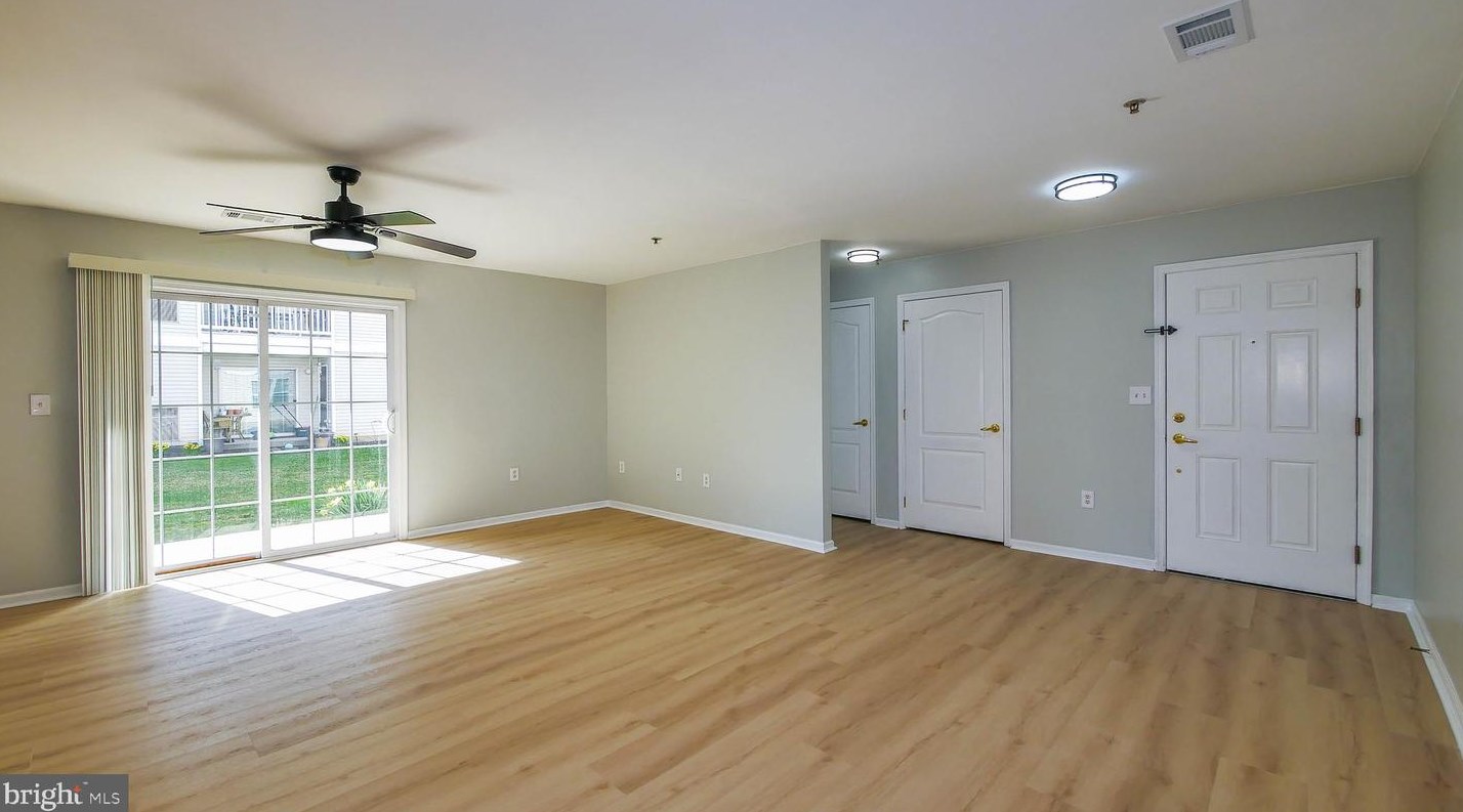 106 Lionheart Ln, West Deptford NJ  08086-2253 exterior