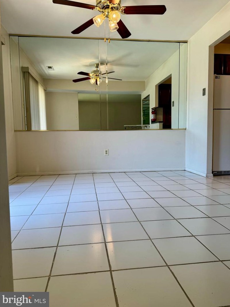 75 Cedarwood Ct, West Deptford NJ  08066-2419 exterior