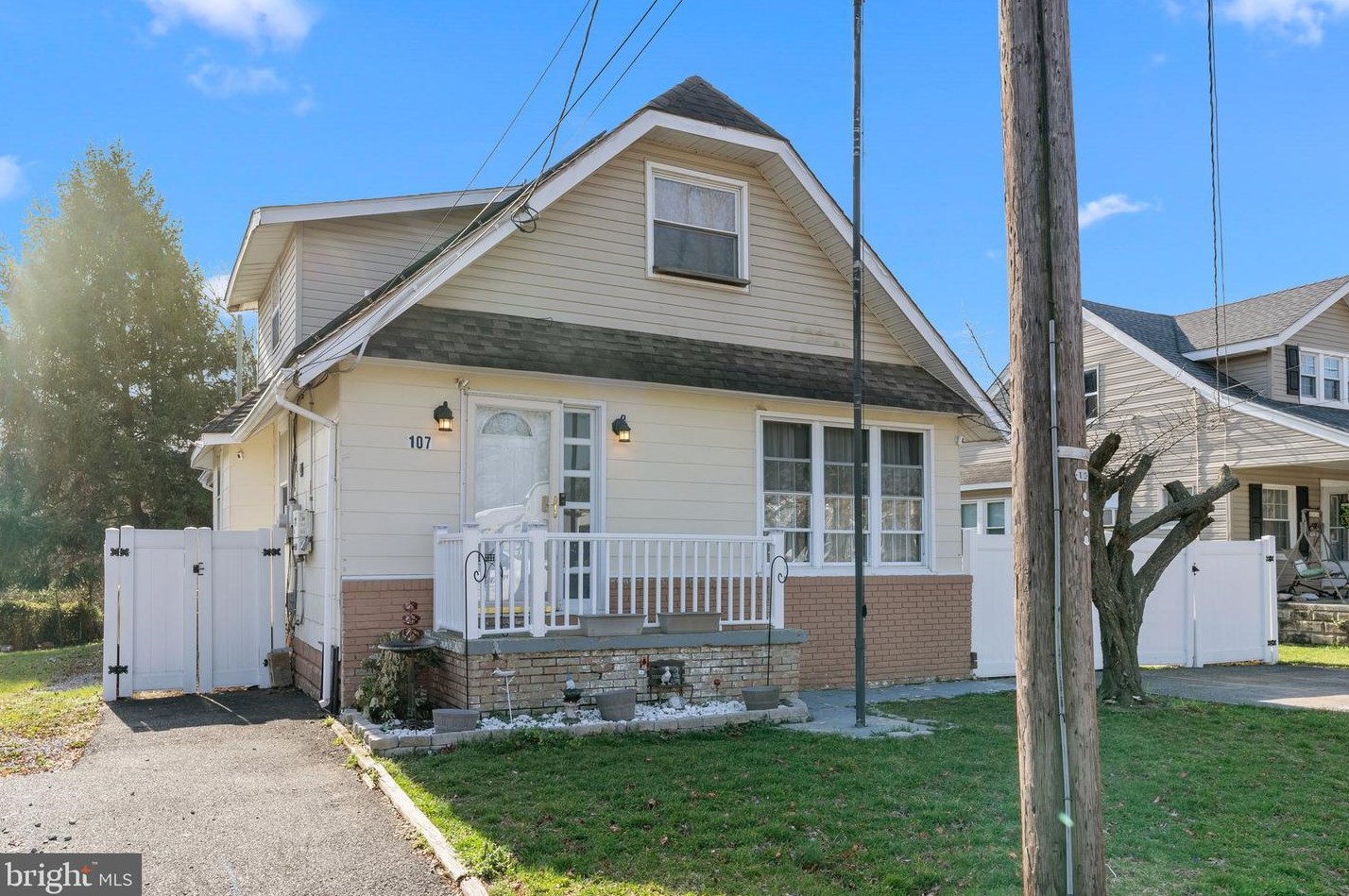 107 Cobblestone Ln, West Deptford, NJ 08093-1613