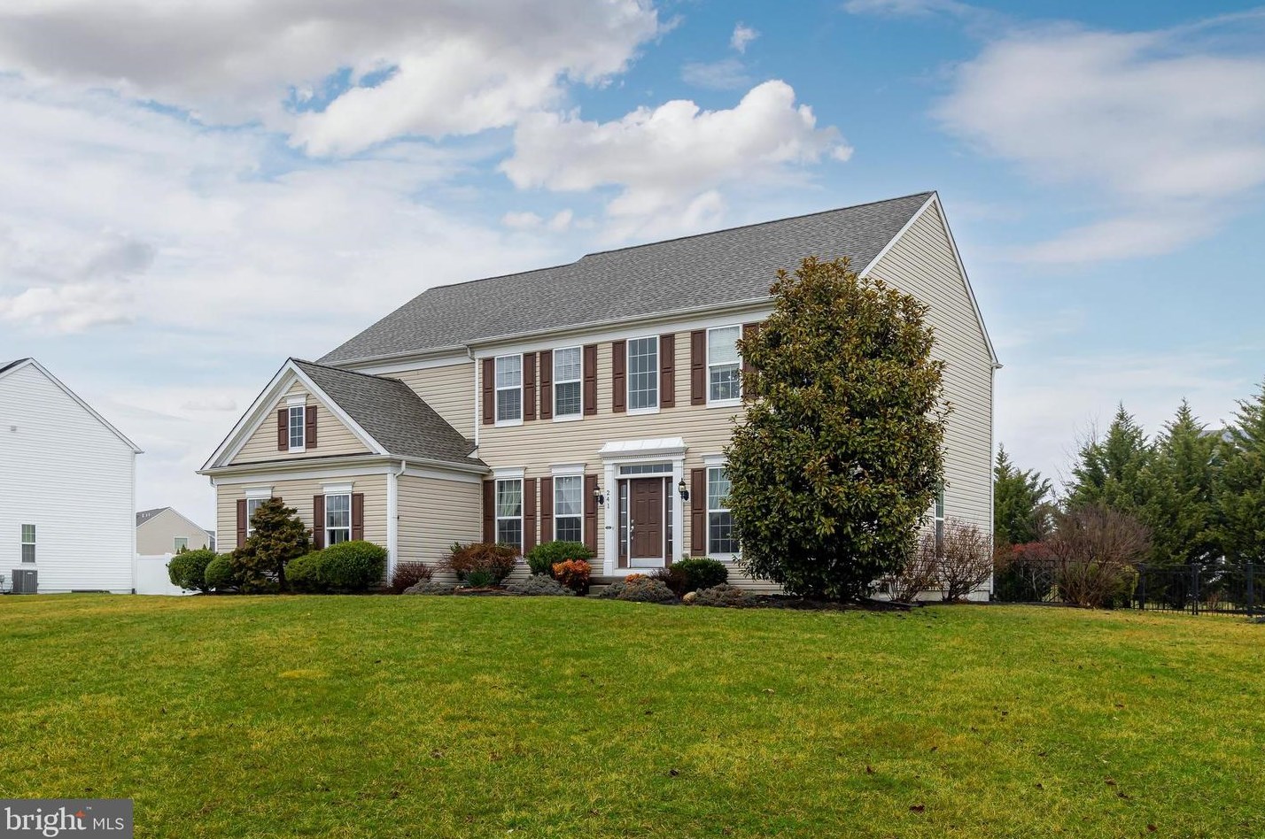 241 Bartlett Dr, Mickleton, NJ 08056-1481