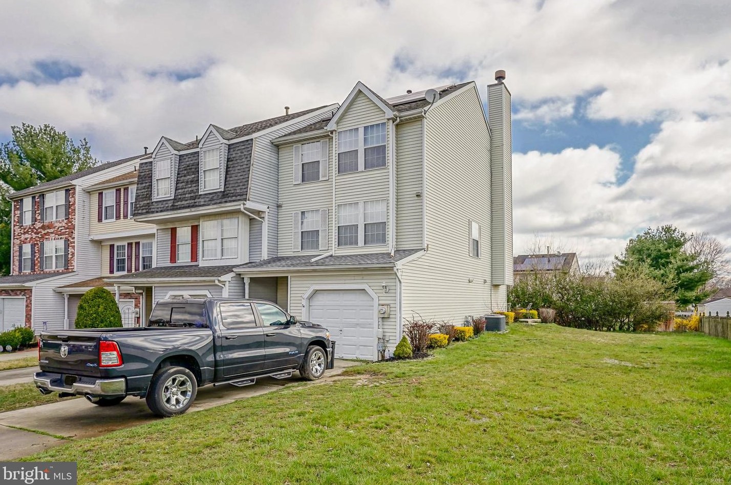 34 Canterbury Ct, Aura, NJ 08028-2956