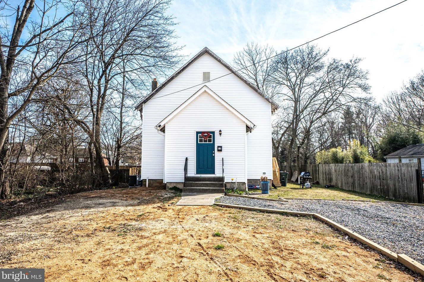 12 Zane St, Aura, NJ 08028