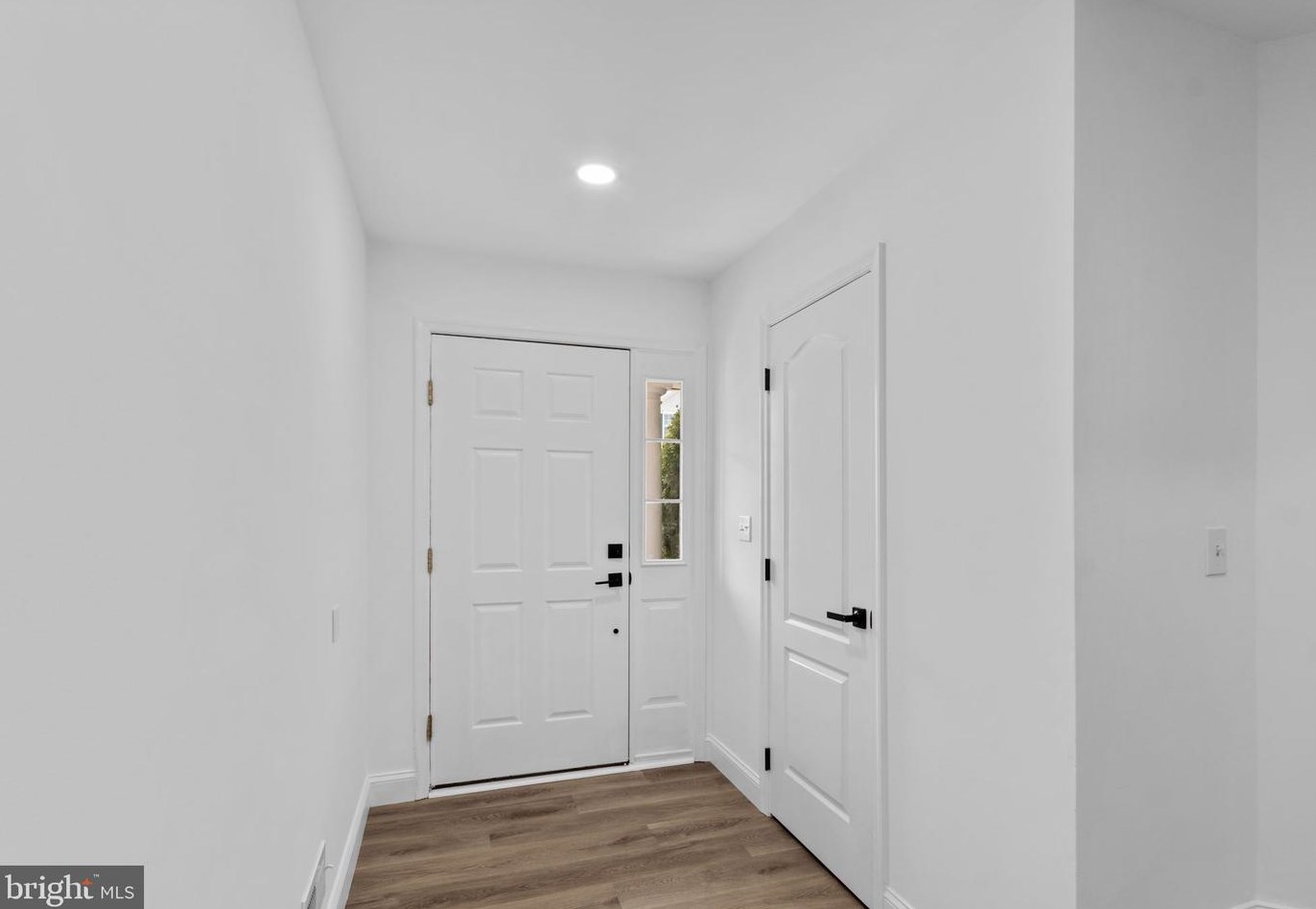 1060 Buckingham Dr, West Deptford, NJ 08086-3812