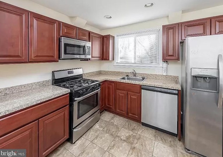 6 Cornell Rd, Aura, NJ 08028-2110