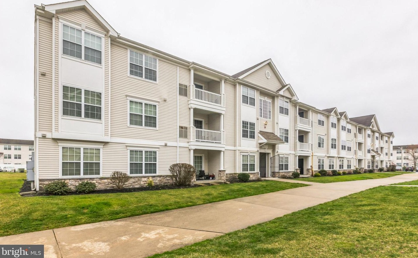 105 Lionheart Ln, West Deptford, NJ 08086-2253