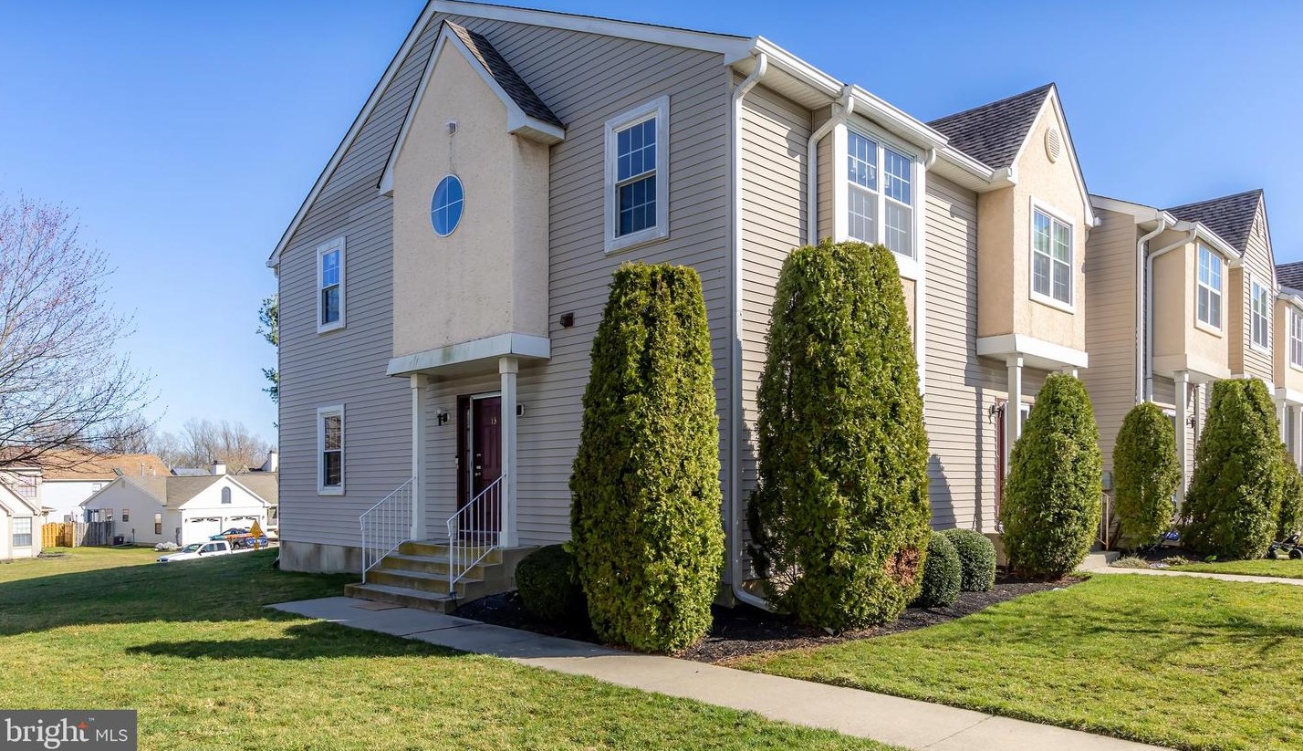 13 Winterberry Ct, Aura, NJ 08028-2801