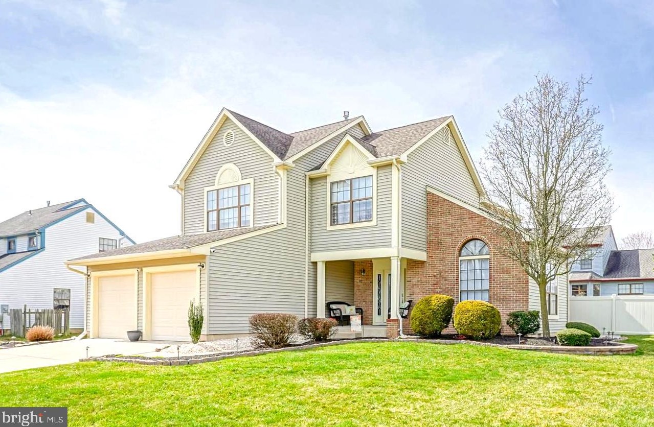 19 Christopher Ln, Aura, NJ 08028