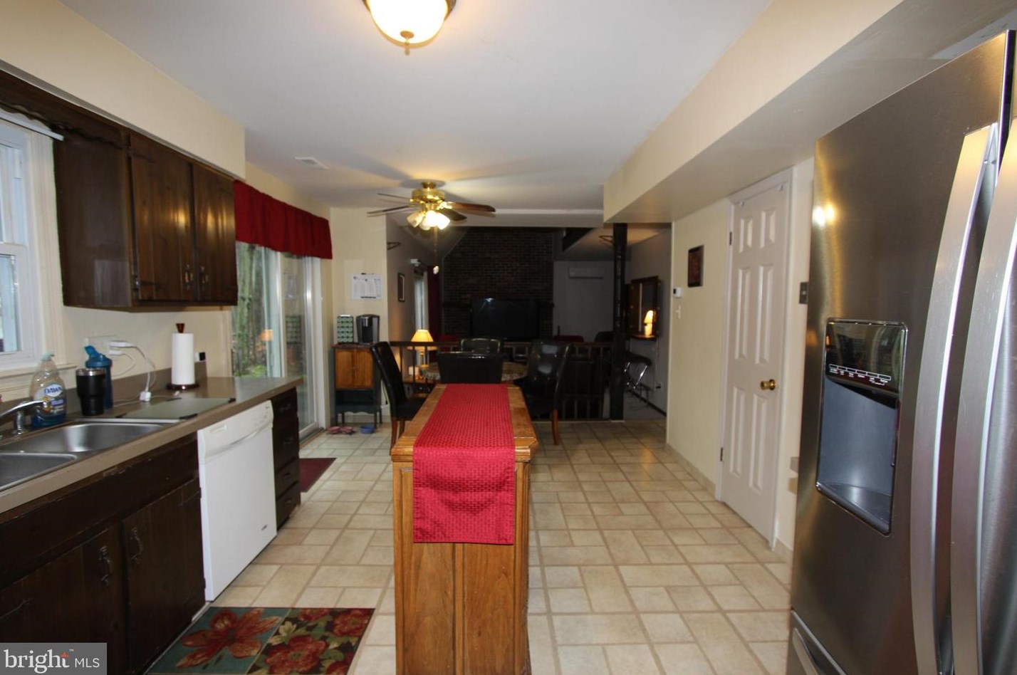 100 Red Stone Rdg, West Deptford NJ 08096-4135 exterior