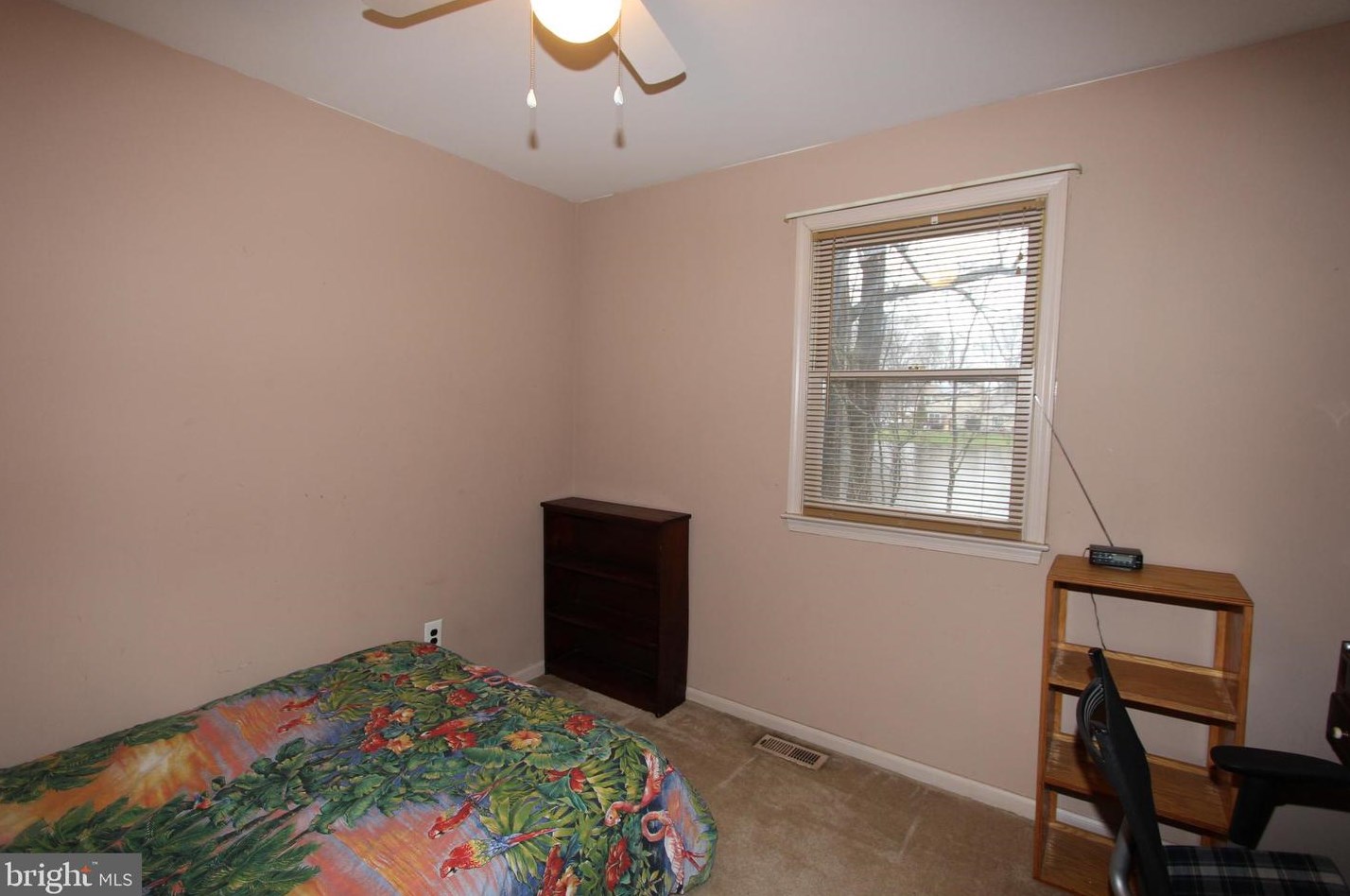 100 Red Stone Rdg, West Deptford NJ 08096-4135 exterior