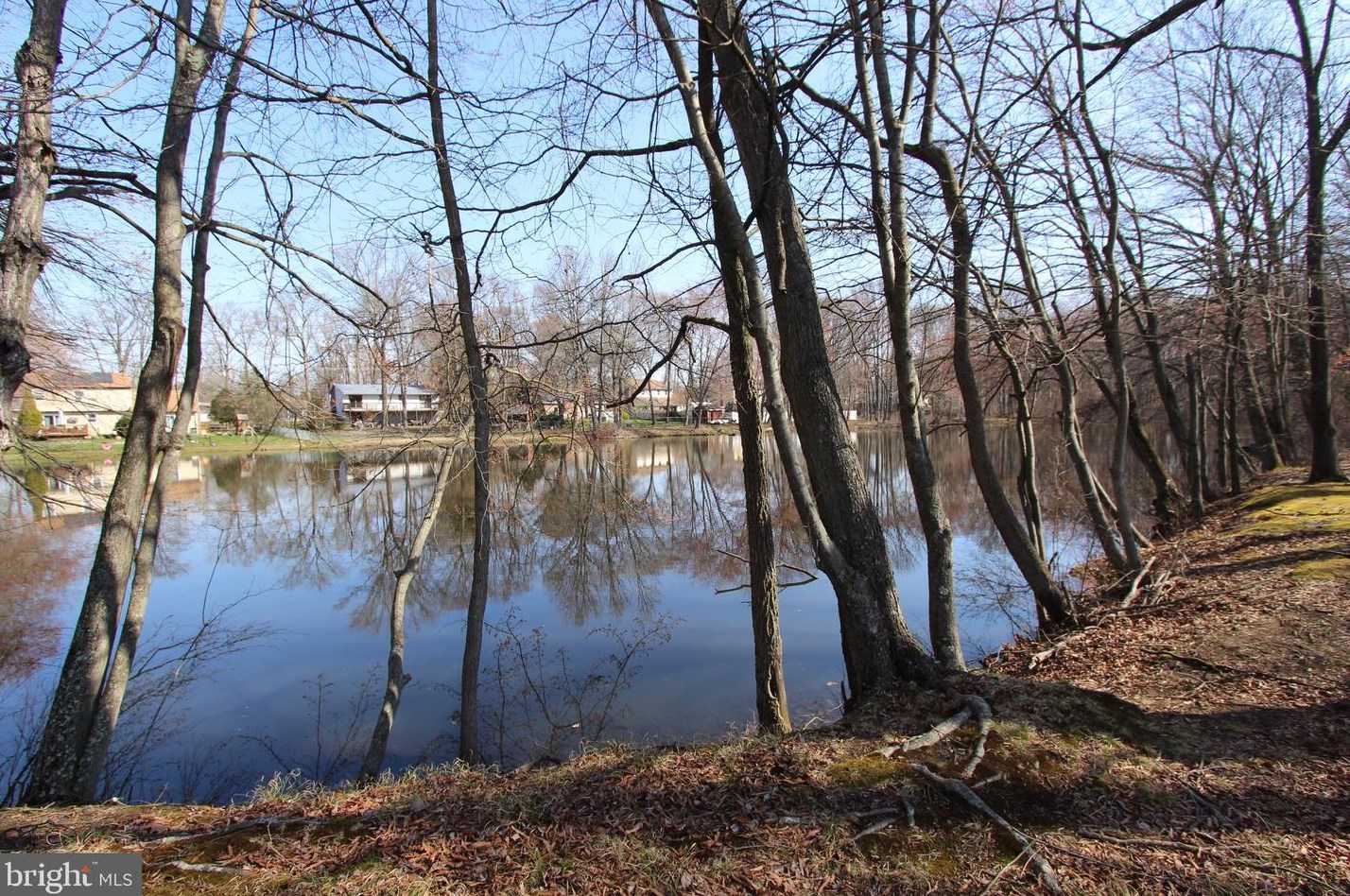 100 Red Stone Rdg, West Deptford NJ 08096-4135 exterior