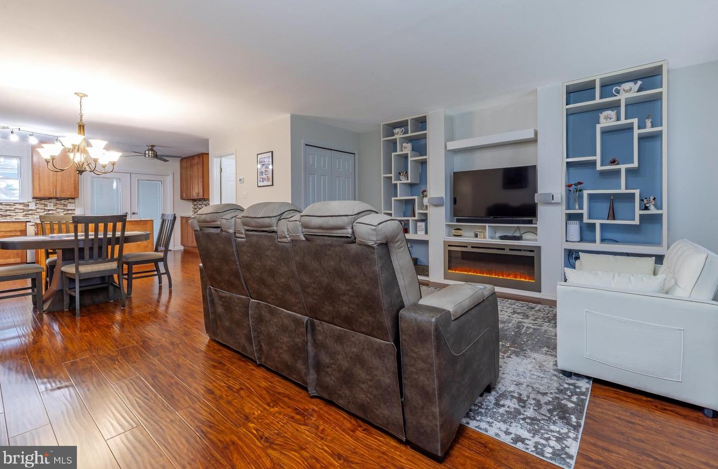 520 Ronald Ave, Aura, NJ 08028-2067