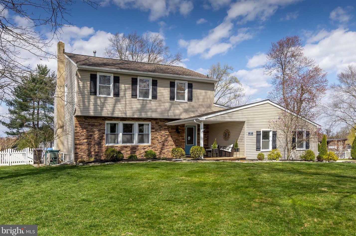425 Birch Dr, Mickleton, NJ 08056-1241