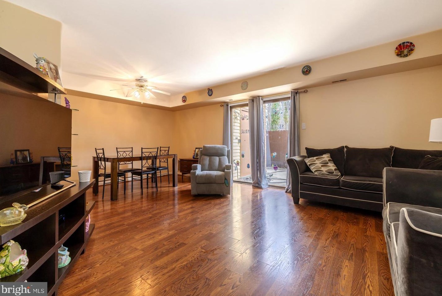 41 Arrowwood Ct, West Deptford NJ  08096-2950 exterior