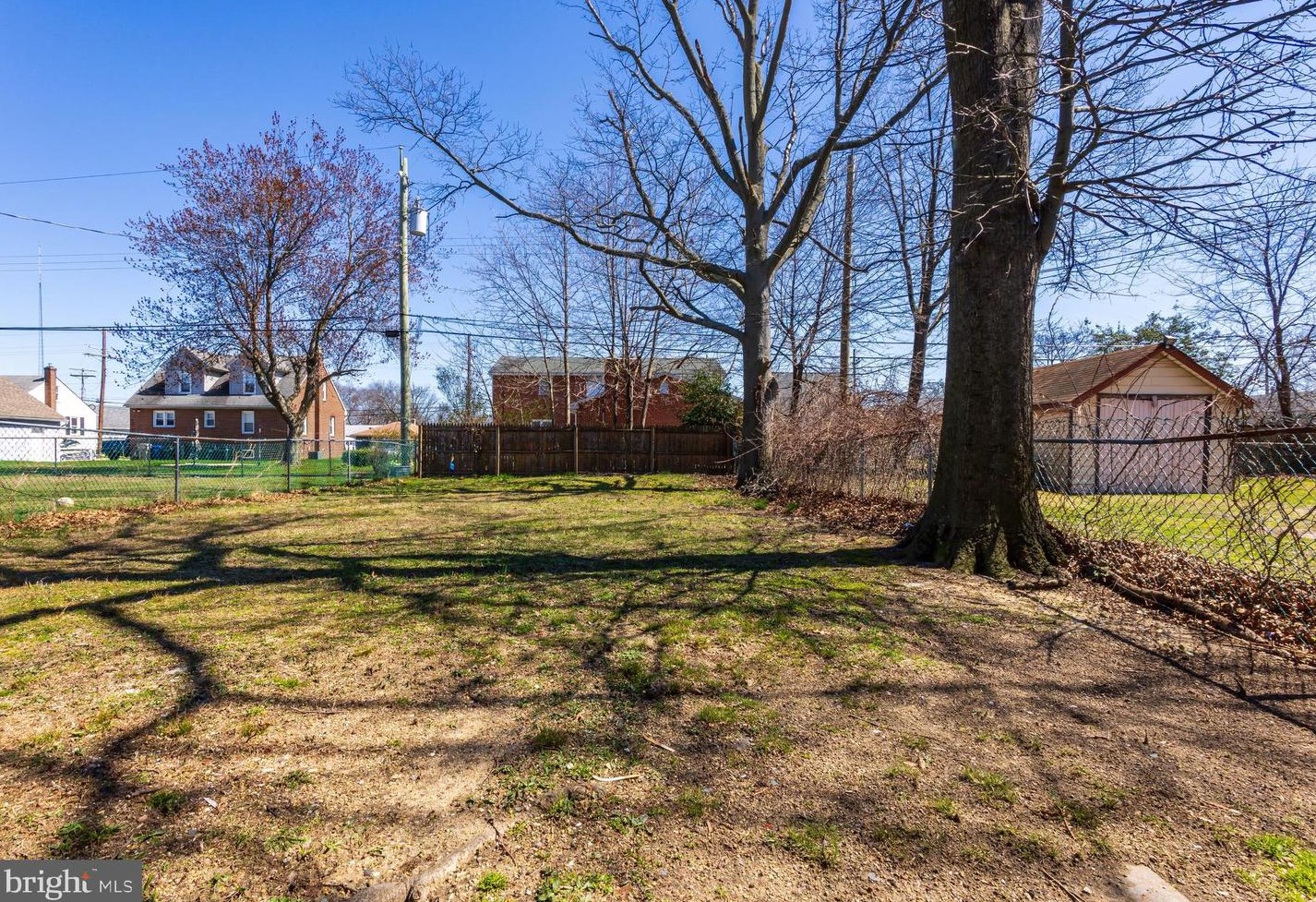 561 Beacon Ave, West Deptford NJ 08066-1210 exterior