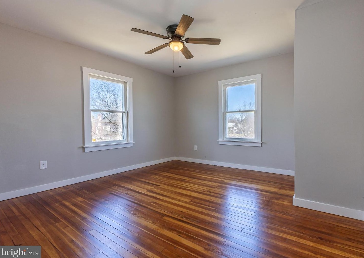 561 Beacon Ave, West Deptford NJ 08066-1210 exterior