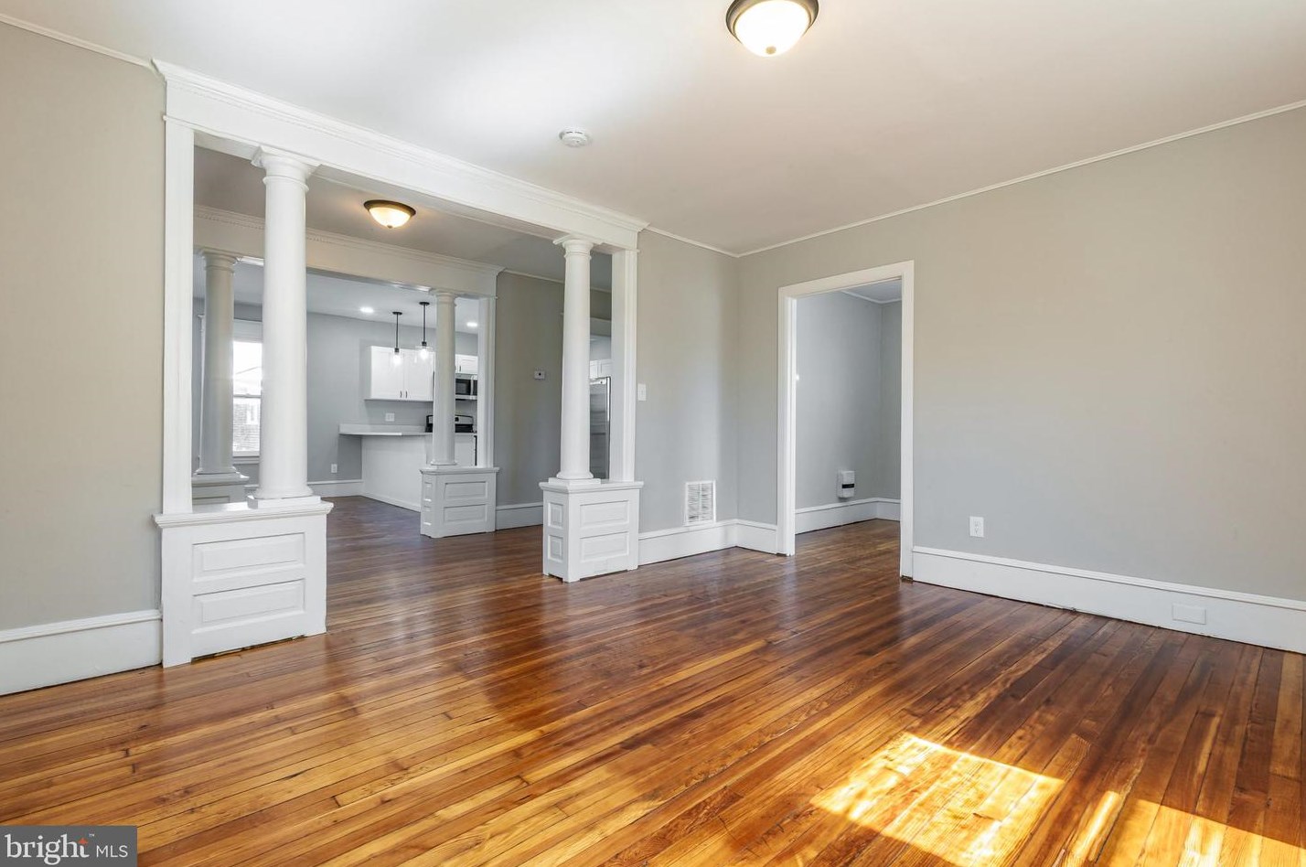 561 Beacon Ave, West Deptford NJ 08066-1210 exterior