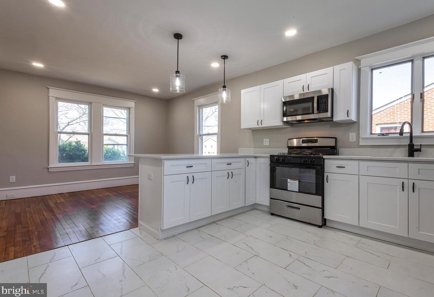 561 Beacon Ave, West Deptford NJ 08066-1210 exterior