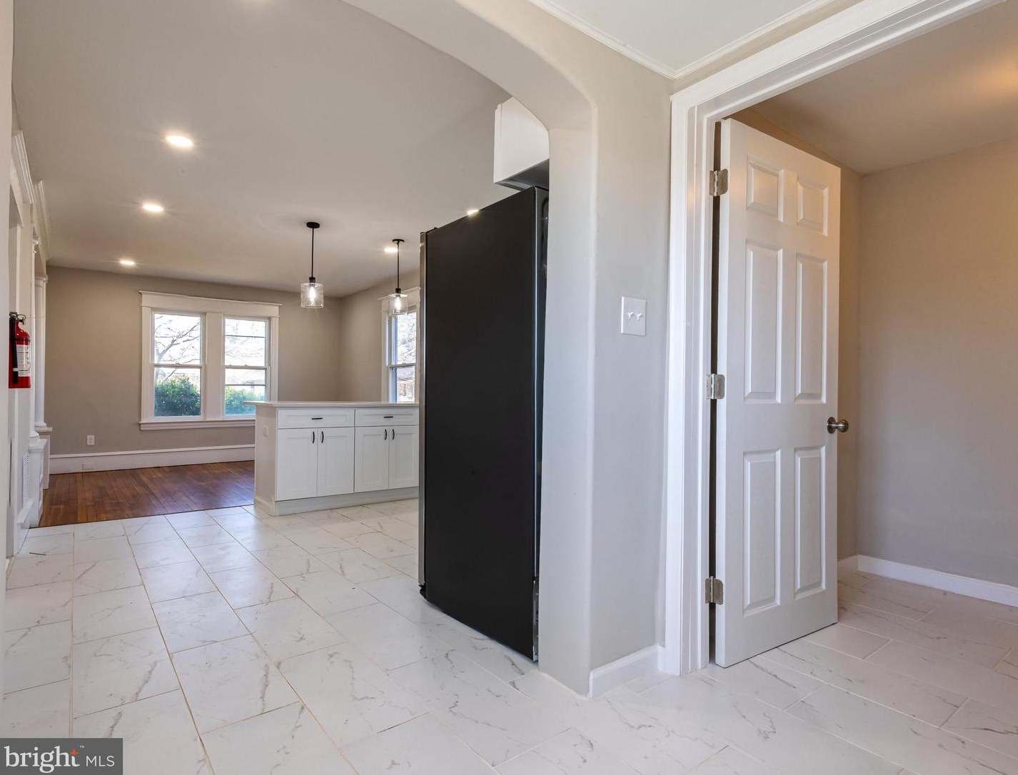 561 Beacon Ave, West Deptford NJ 08066-1210 exterior