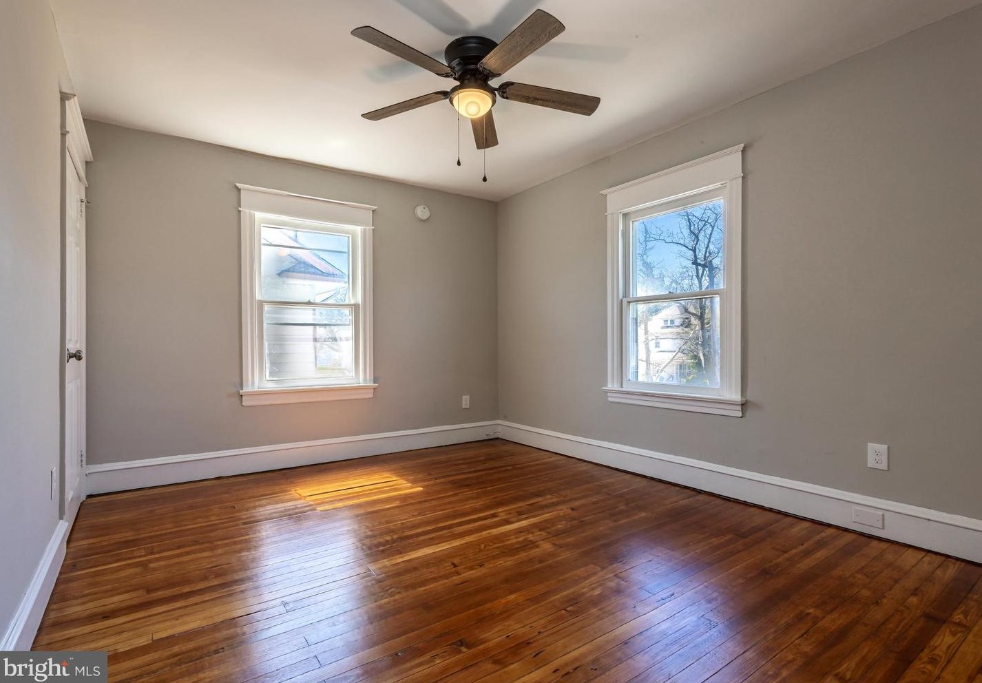 561 Beacon Ave, West Deptford NJ 08066-1210 exterior