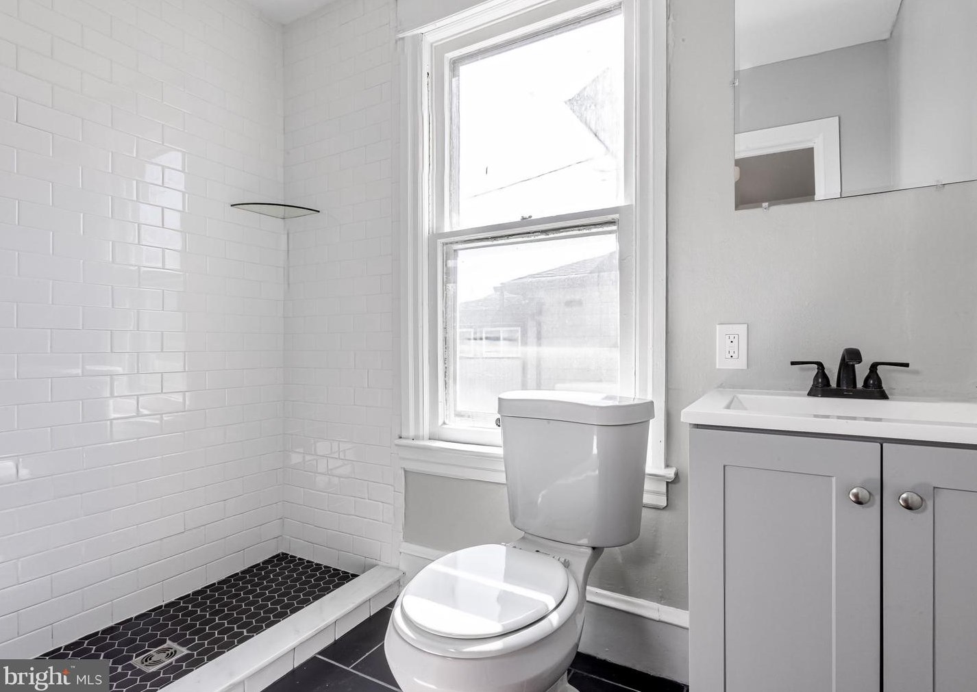 561 Beacon Ave, West Deptford NJ 08066-1210 exterior