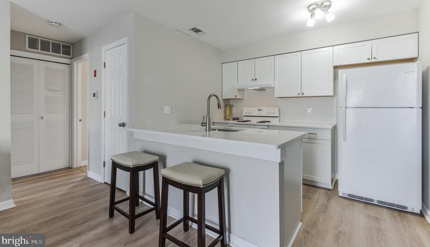 303 Coventry Ct, West Deptford NJ  08051-2014 exterior