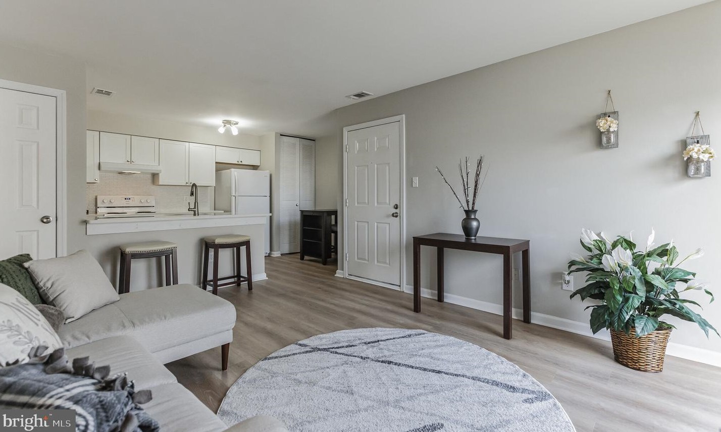 303 Coventry Ct, West Deptford, NJ 08051