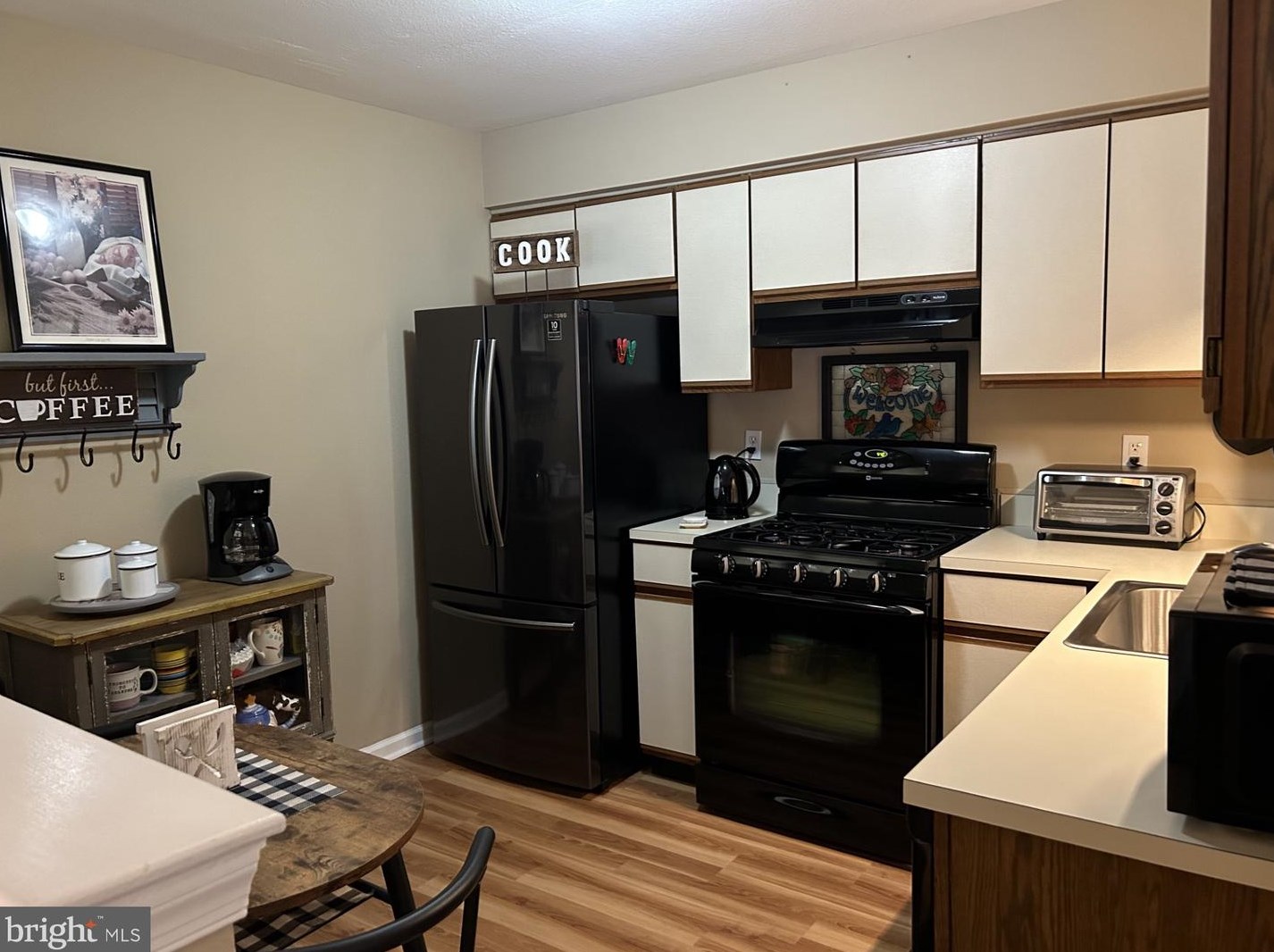 1012 Tristram Cir, West Deptford NJ  08051-2200 exterior