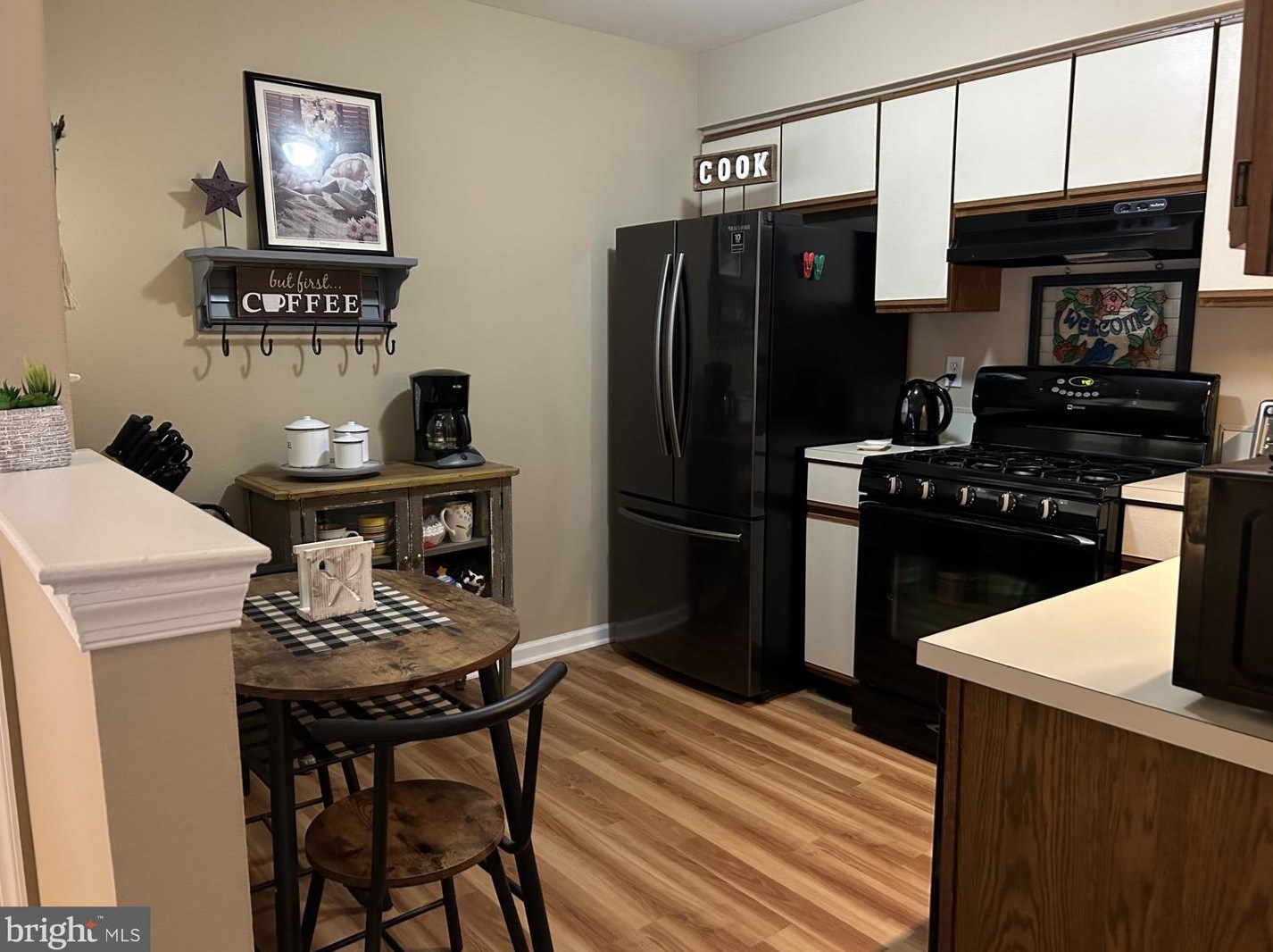 1012 Tristram Cir, West Deptford NJ  08051-2200 exterior