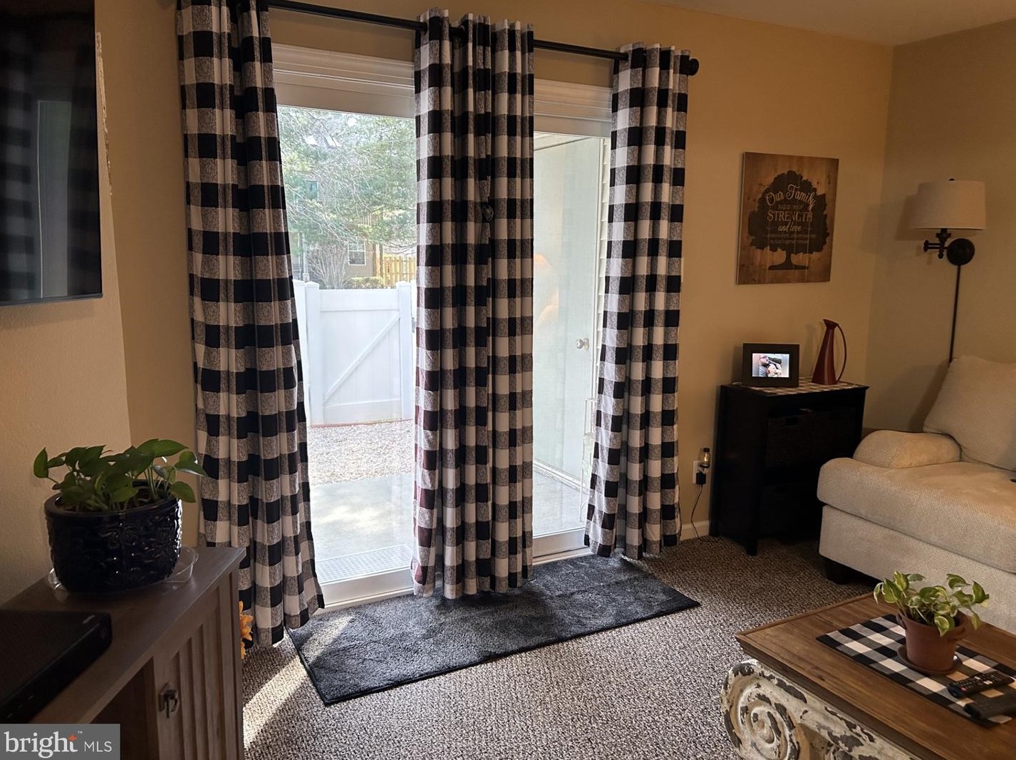 1012 Tristram Cir, West Deptford NJ  08051-2200 exterior