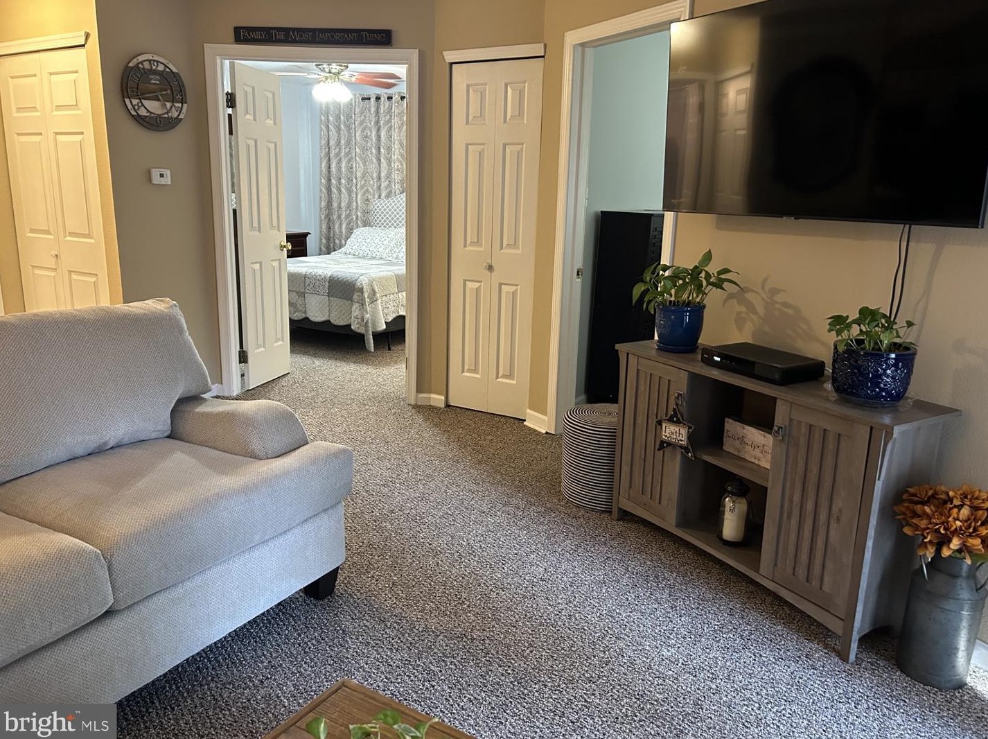 1012 Tristram Cir, West Deptford NJ  08051-2200 exterior