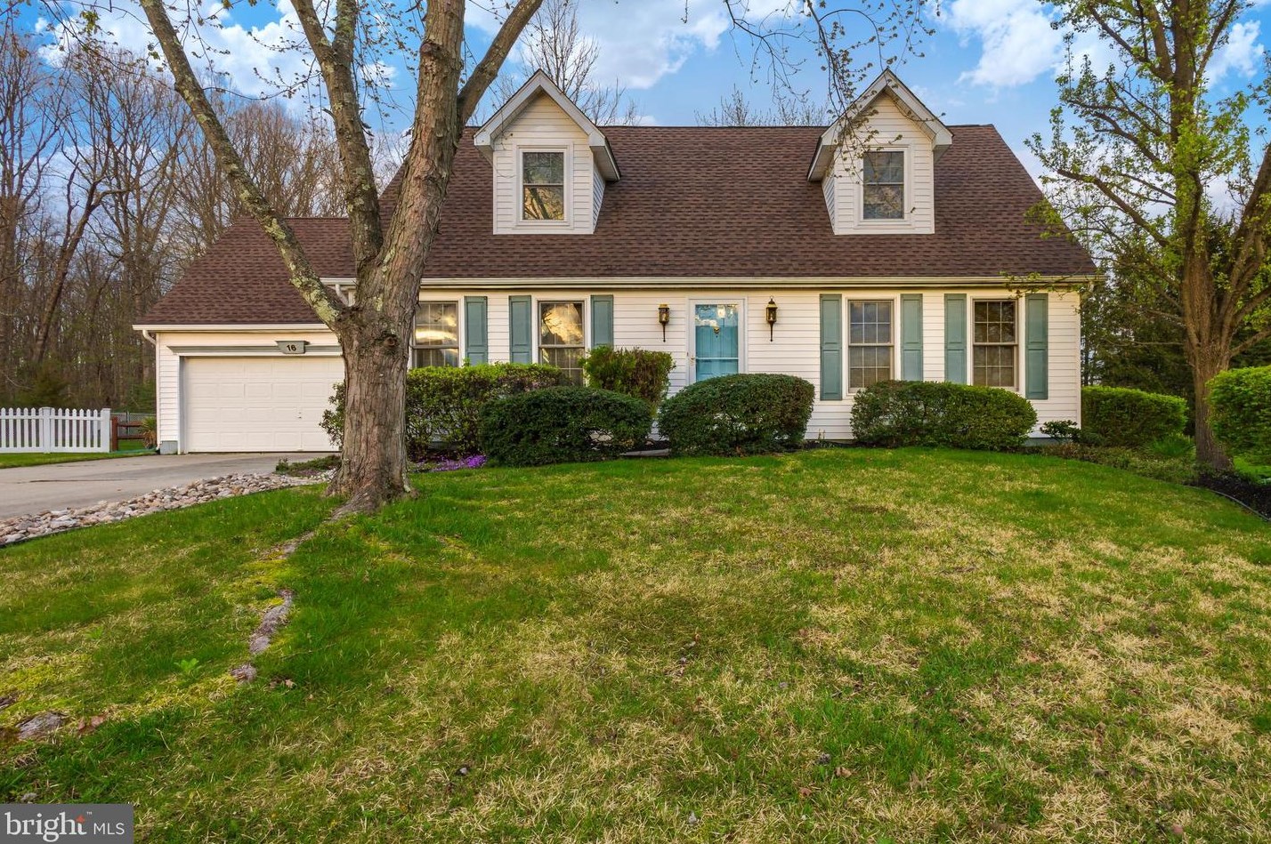 16 Fisler Dr, Clayton, NJ 08312
