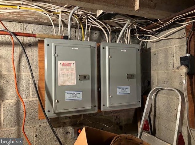 601 Broadway, West Deptford NJ 08093-1172 exterior