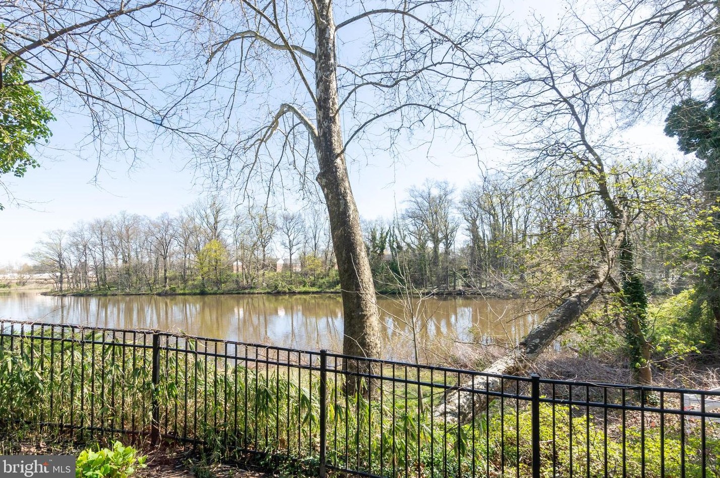 210 Meadow Ln, West Deptford NJ  08096-1839 exterior