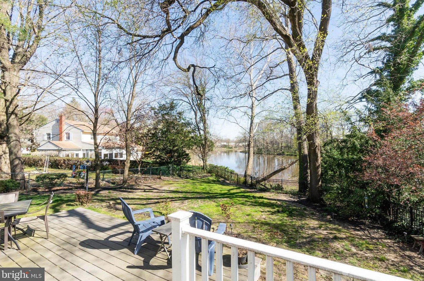 210 Meadow Ln, West Deptford NJ  08096-1839 exterior