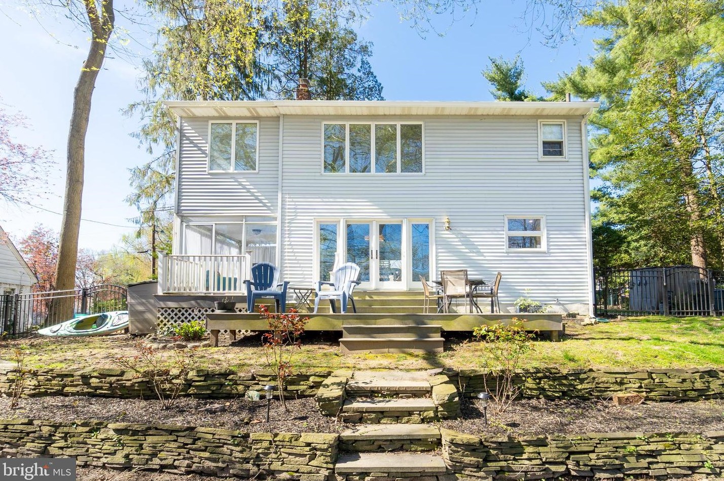 210 Meadow Ln, West Deptford NJ  08096-1839 exterior